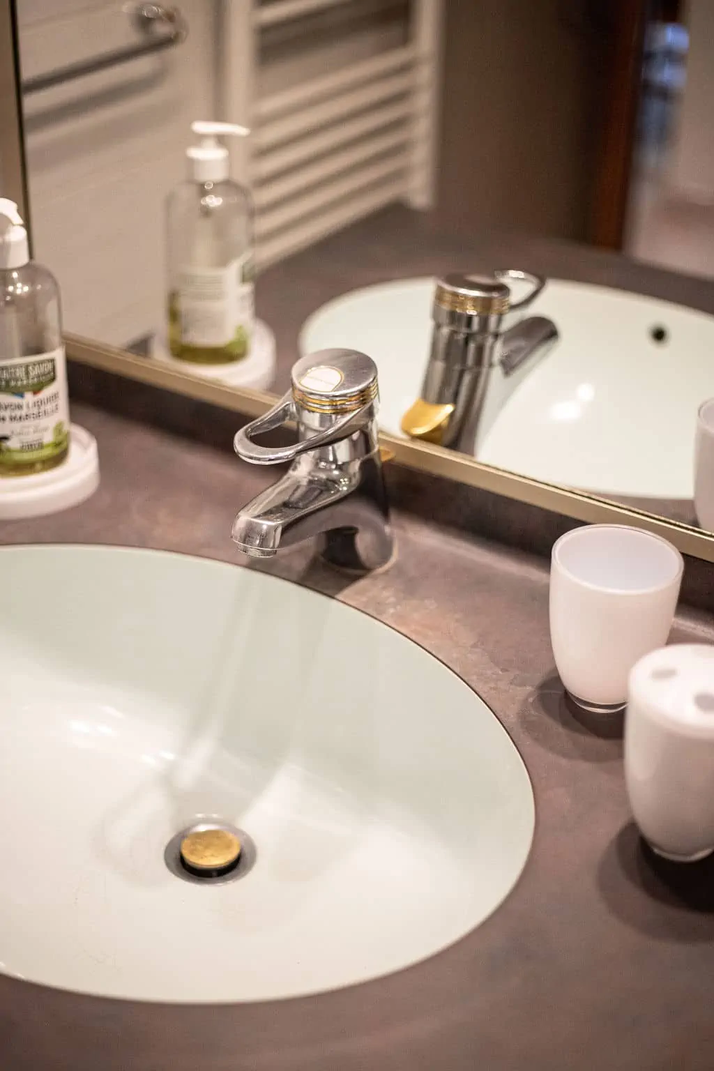 Espace lavabo et rangements